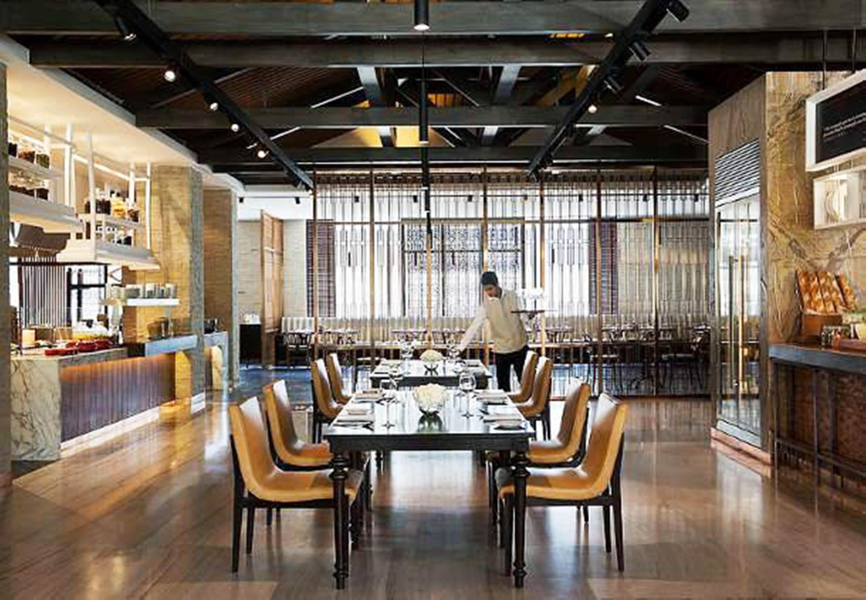 JW Marriott Hotel New Delhi Aerocity Exteriör bild The restaurant