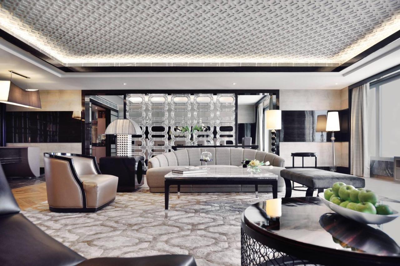 JW Marriott Hotel New Delhi Aerocity Exteriör bild The interior of a suite at the Mandarin Oriental, Hong Kong