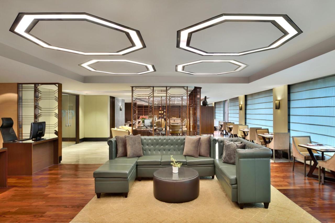 JW Marriott Hotel New Delhi Aerocity Exteriör bild The lounge at the airport