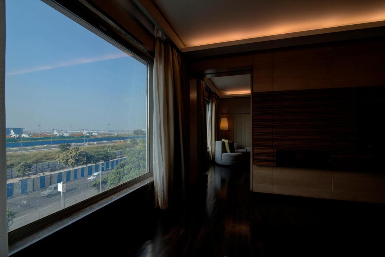 JW Marriott Hotel New Delhi Aerocity Exteriör bild The interior of a suite at the Taj Mahal Palace, Mumbai