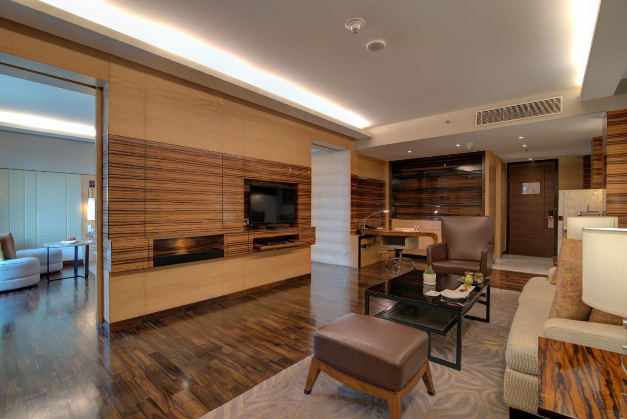 JW Marriott Hotel New Delhi Aerocity Exteriör bild A suite at the hotel
