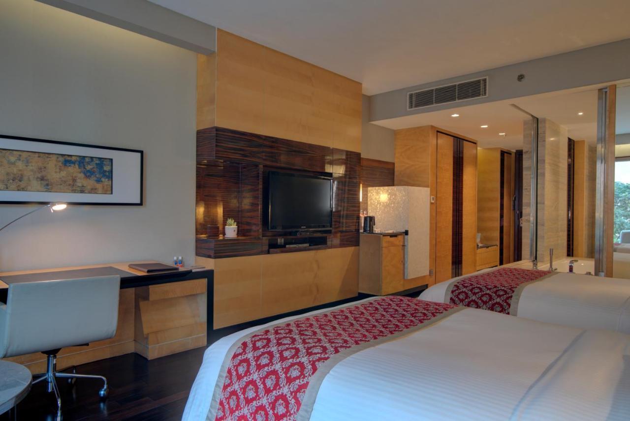 JW Marriott Hotel New Delhi Aerocity Exteriör bild A room at the Taj Bengal