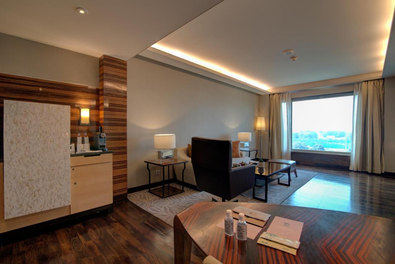 JW Marriott Hotel New Delhi Aerocity Exteriör bild A suite at the hotel