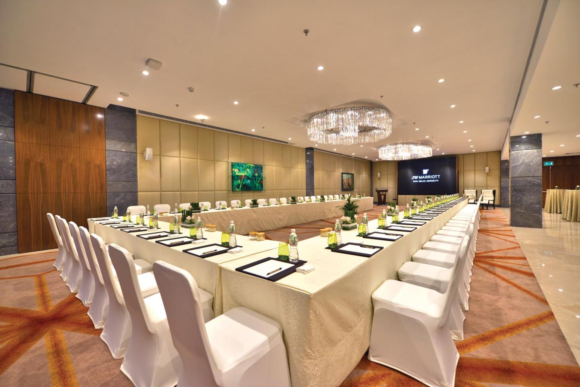 JW Marriott Hotel New Delhi Aerocity Exteriör bild Meeting room