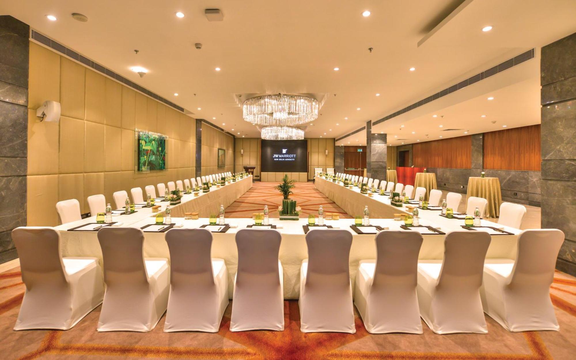 JW Marriott Hotel New Delhi Aerocity Exteriör bild The Royal