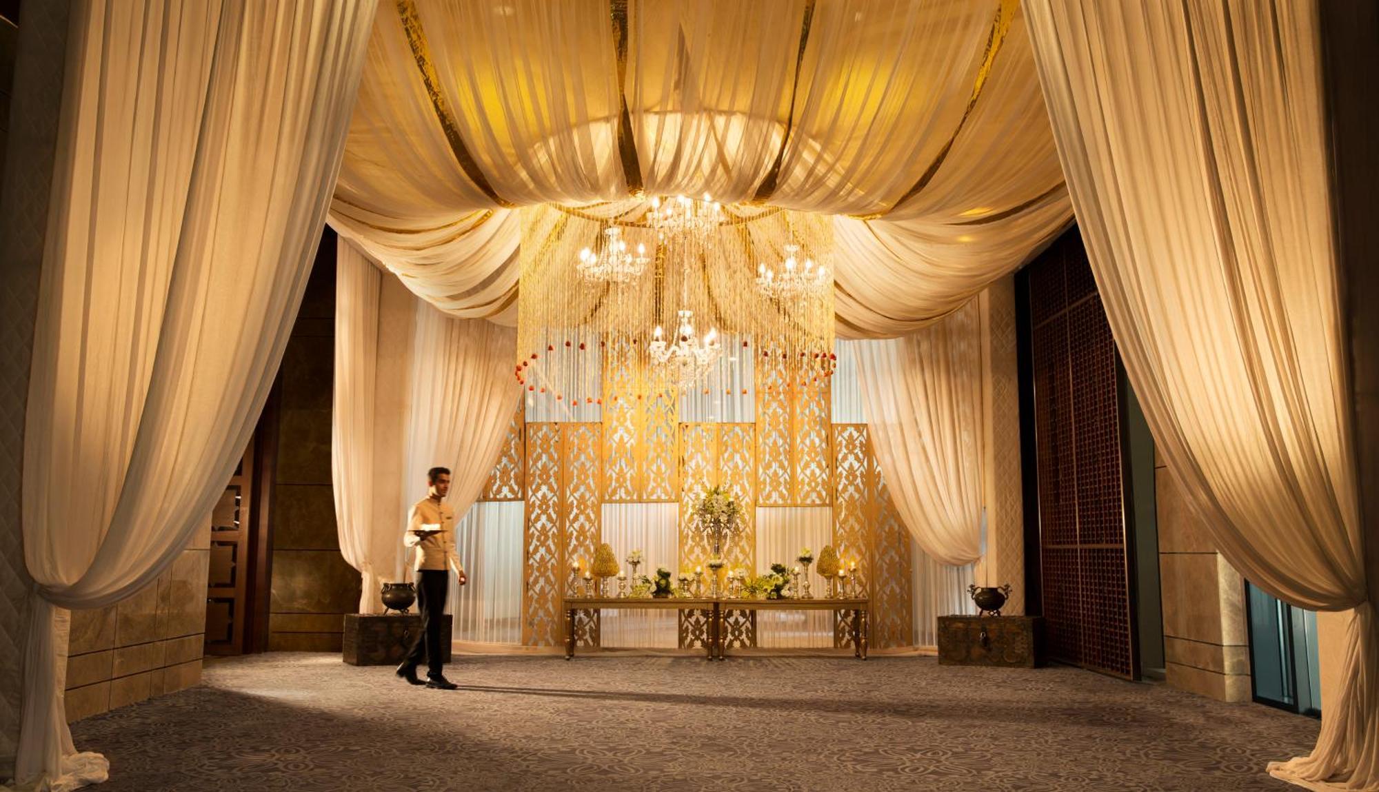 JW Marriott Hotel New Delhi Aerocity Exteriör bild The lobby of the Ritz-Carlton, Dubai
