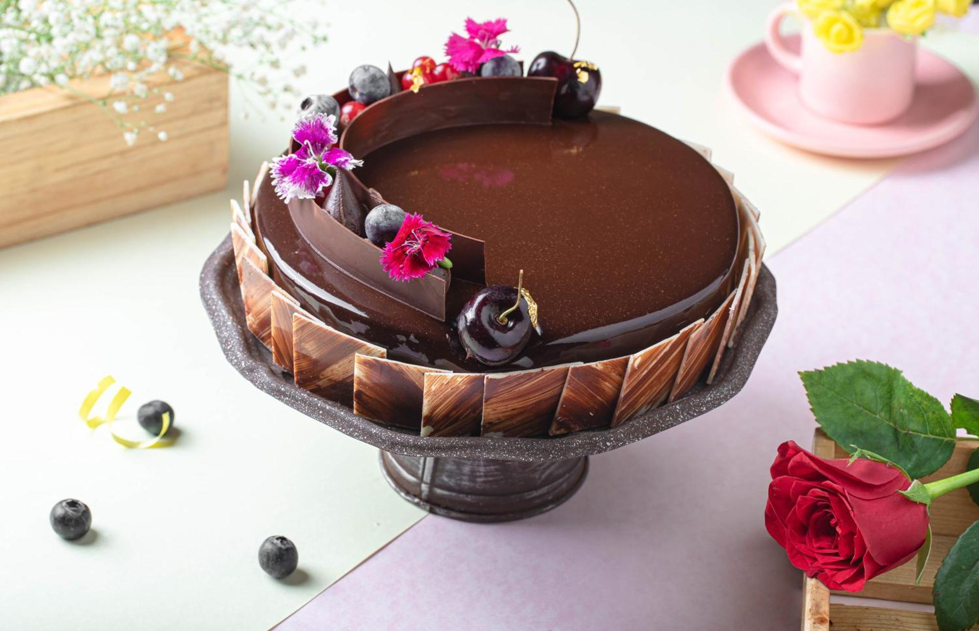 JW Marriott Hotel New Delhi Aerocity Exteriör bild A chocolate cake