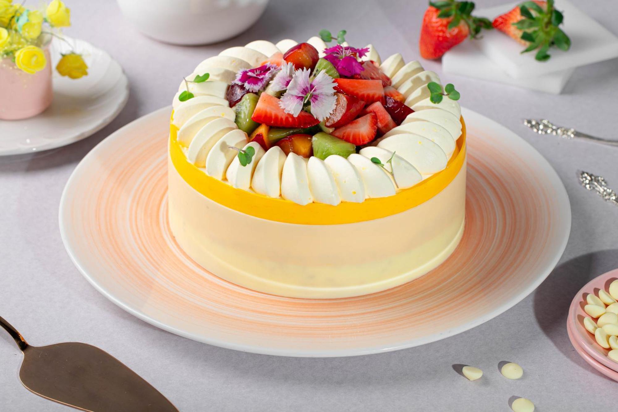 JW Marriott Hotel New Delhi Aerocity Exteriör bild A fruit cake