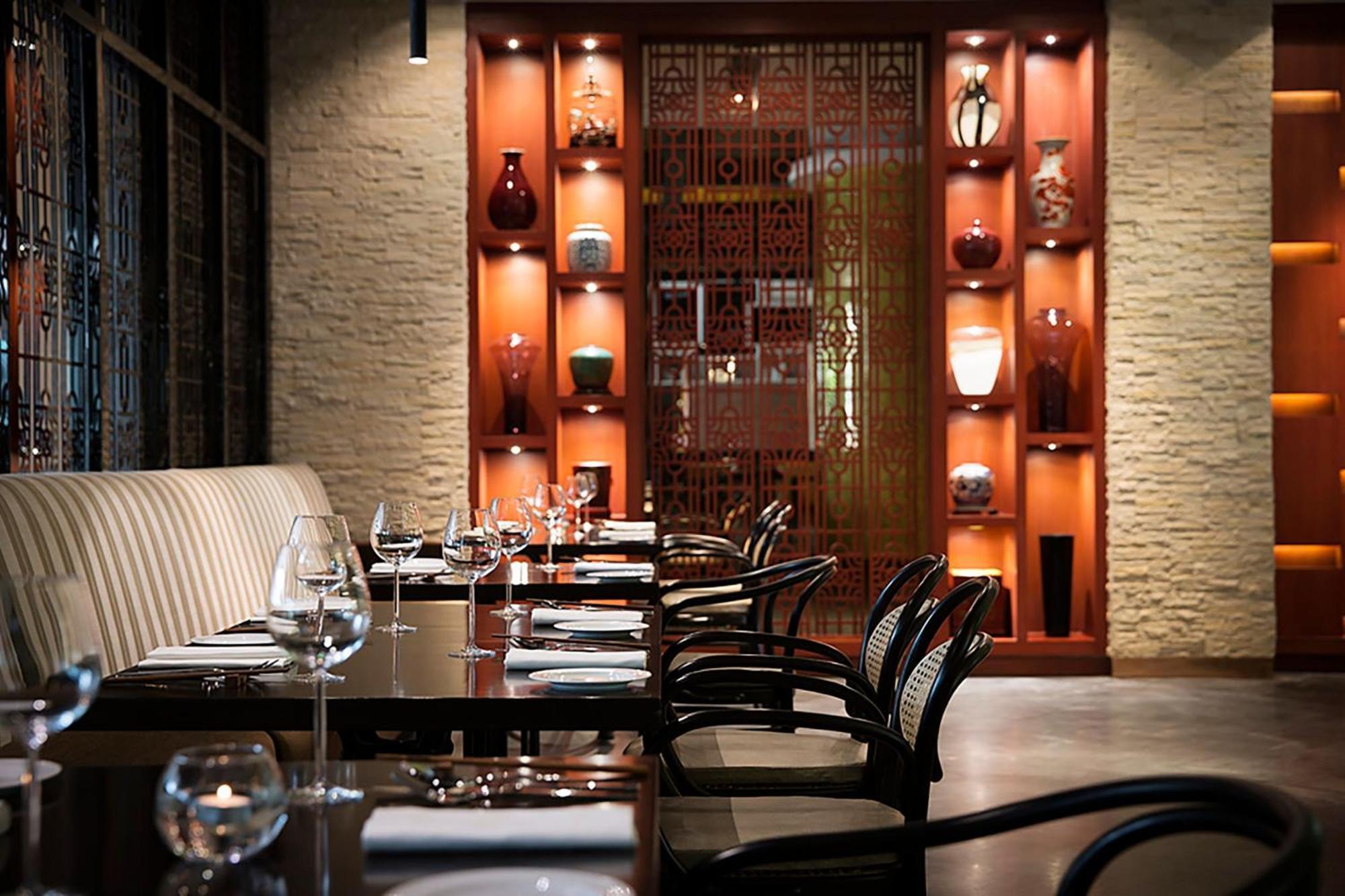 JW Marriott Hotel New Delhi Aerocity Exteriör bild Interior of the restaurant