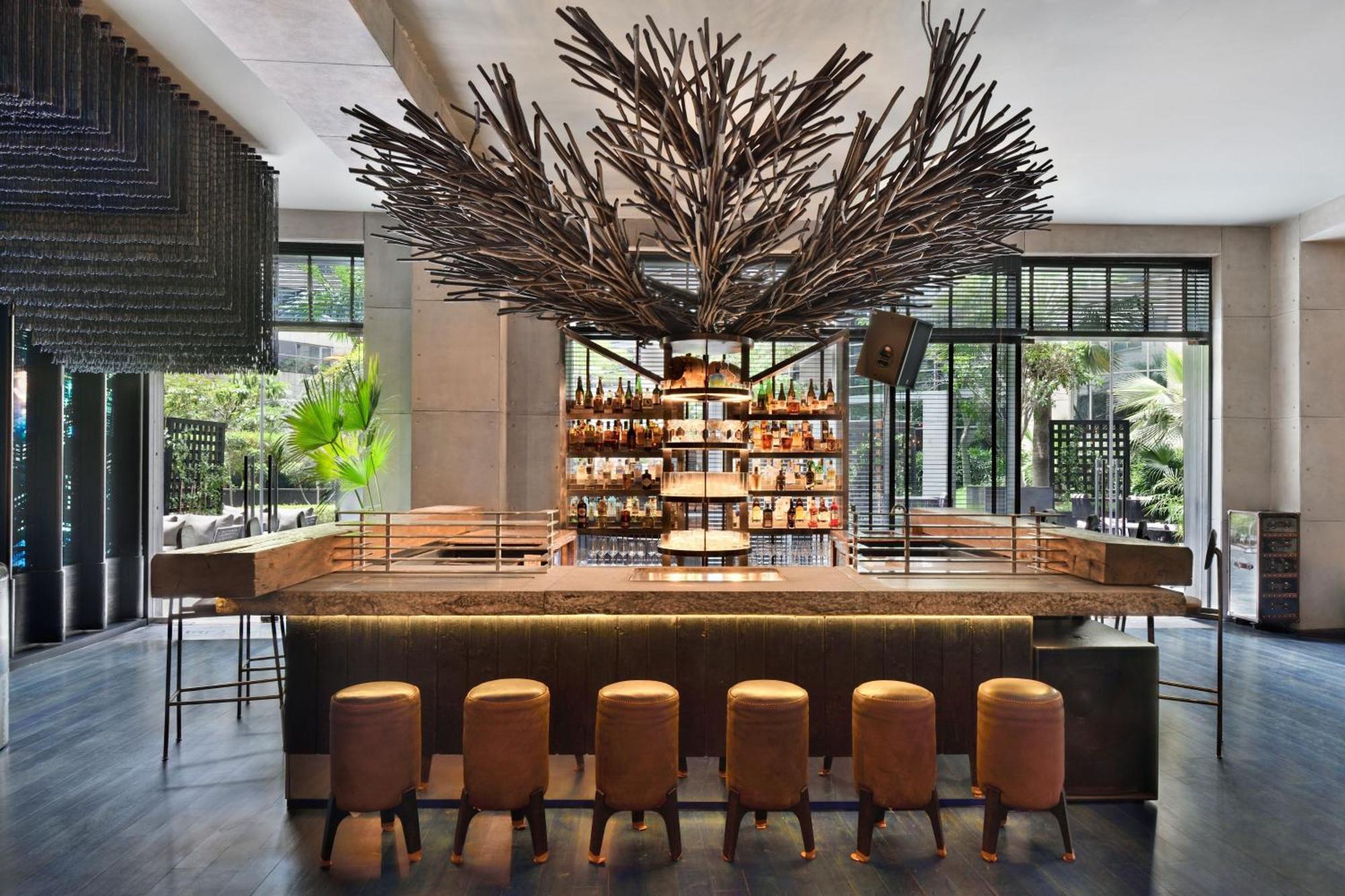 JW Marriott Hotel New Delhi Aerocity Exteriör bild The bar at the hotel