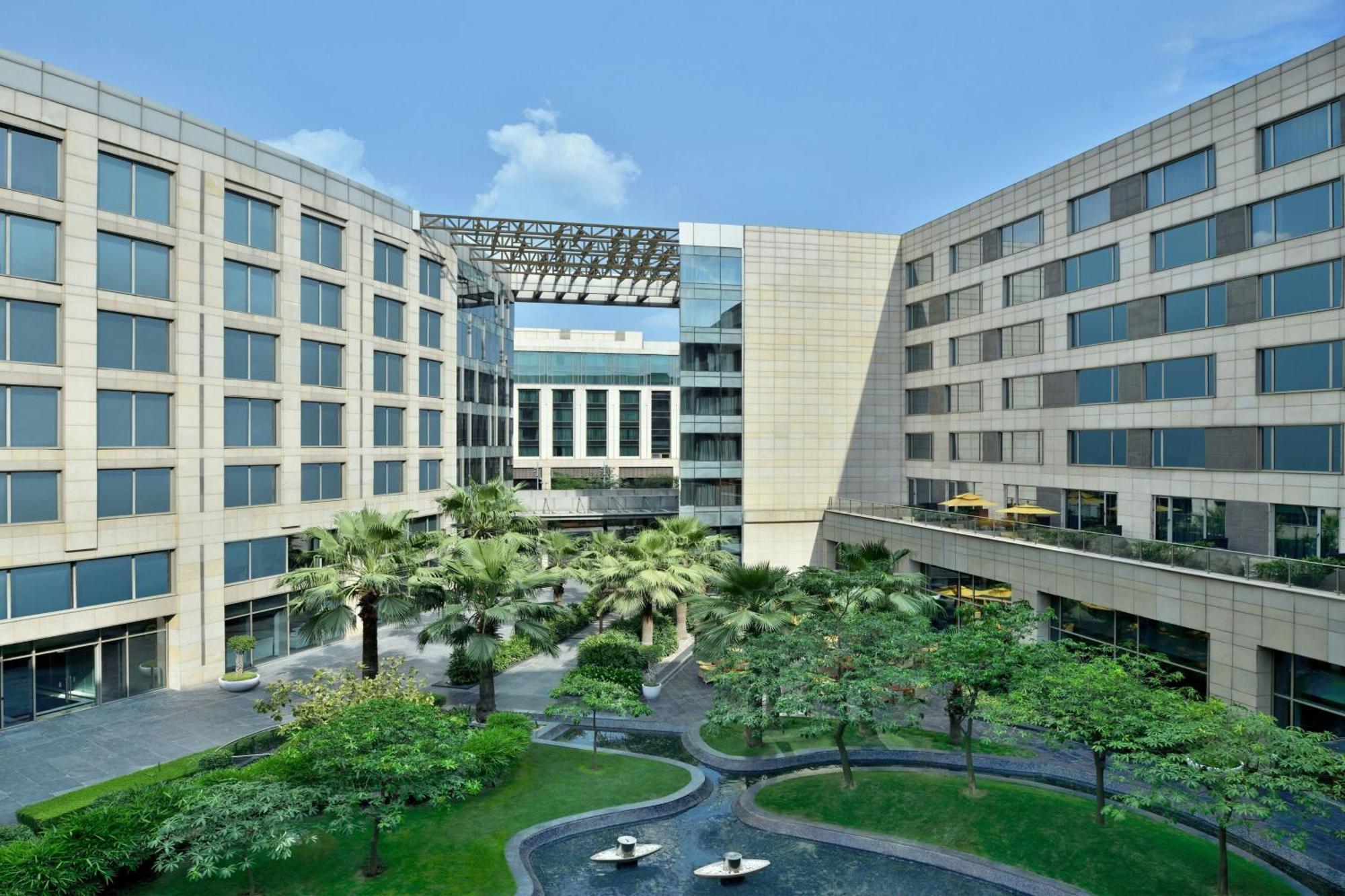 JW Marriott Hotel New Delhi Aerocity Exteriör bild The Hyderabad campus